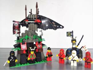 レゴ LEGO 6045 Ninja Surprise 黒ニンジャのかくし蔵 赤ニンジャ ショーグン お城 馬具 刀 忍者 旗 くノ一 将軍 兜 鎧 ミニフィグ セット