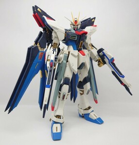 ＭＧ 1/100 ストライクフリーダム ガンダムフルバーストモード 完成品 (一部部品欠損有)