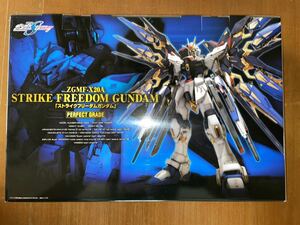 半額スタート！未使用品　バンダイ　PG 1/60 ZGMF-X20A ストライクフリーダムガンダム 機動戦士ガンダムSEED DESTINY 