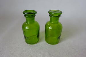 H / 薬瓶 ガラス瓶 古瓶 グリーン 2点セット キャンディーポット 小物入れ 未使用自宅保管品