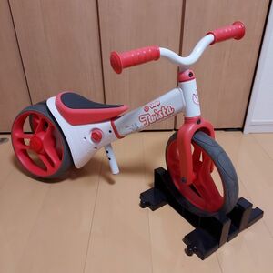 トレーニングバイク トイザらス Yvolution Velo ヴェロツイスタ ストライダー キッズバイク バランスバイク