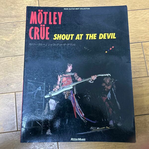Motley Crue Shout at the devil バンドスコア