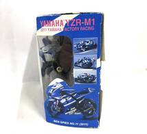 I126-W7-1039 YAMAHA ヤマハ 2011 FACTORY RACING YZR-M1 1:12 オートバイ ミニカー 玩具 おもちゃ 箱付き③_画像3