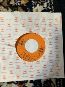 501★レコード★EP盤★山口百恵　(ロックンロール・ウィドウ/アポカリプス・ラブ　ジャケなし