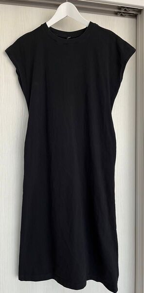 UNIQLO ブラックロングワンピース