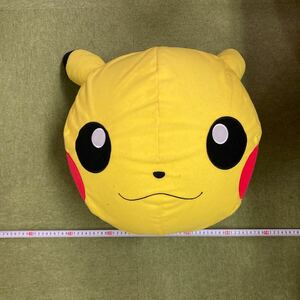 ポケットモンスター たぶん　ピカチュウ　エアクッション　汚れあり　直径40ｃｍぐらい