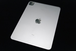 1* apple ipad pro 2nd MY232J/A ケース、充電器、ケーブル付 名前の刻印有 128GB 2020年モデル 11インチ Wifiモデル