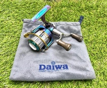 1* 美品！ DAIWA ダイワ OE　Emeraldas エメラルダス 2506 スピニング リール 釣り　フィッシング　レインボー 虹色 マジョーラ_画像10