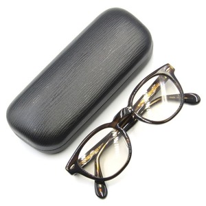 OLIVER PEOPLES