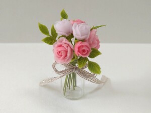 aloalo‥薔薇のミニブーケ　樹脂粘土 薔薇 ミニチュア　ドールハウス　クレイクラフト