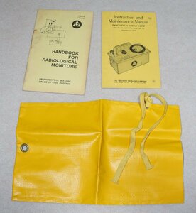 ヤフオク アメリカ冷戦当時 国防総省民間防衛局発行 放射線測定ハンドブックとマニュアル 巾着バッグセット