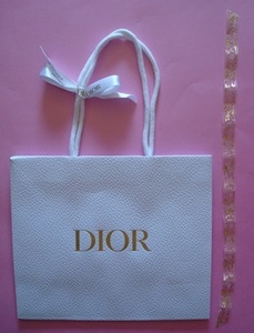 K) DIOR　ディオール 　ショッパー　 ゴールドロゴ　紙袋 　ショップ袋 　持ち手に リボン　「おまけ」替えのリボンは薄いピンク色