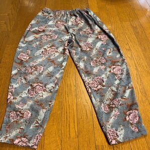 おばあちゃんの夏用のスラックス