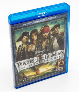 パイレーツ・オブ・カリビアン 生命の泉 Pirates of the Caribbean: On Stranger Tides Blu-ray 2枚組 + DVD 中古 セル版 キズあり