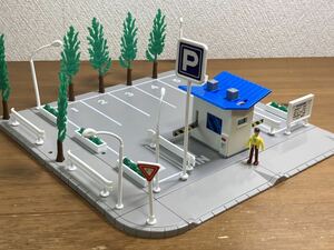 中古品　トミカタウン　駐車場