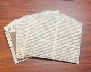 おばあちゃんが英字新聞で作った封筒 紙袋 ハガキくらいのサイズ リメイク 10枚と予備