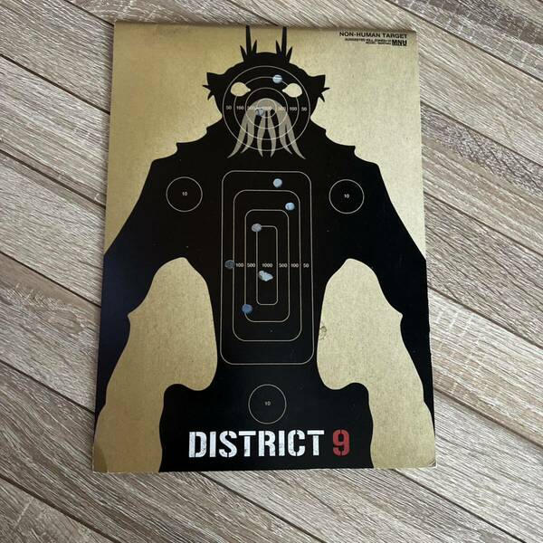 送料無料● 映画パンフレット DISTRICT 9 第9地区