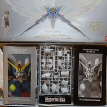 XXXG-OOWO ウイングガンダムゼロカスタム （1/60スケール パーフェクトグレード（PG） 新機動戦記ガンダムW Endless Waltz 0077659）_画像2