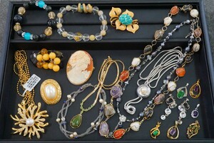 C476 Junk contains book@ pearl natural stone etc. necklace pendant brooch other Vintage accessory large amount set together . summarize 