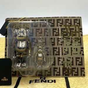 ［未使用］フェンディ Fendi　bearbrick　ベアブリック フィギア チャーム 2体セット　ゴールド　非売品 希少 レア