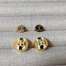 新品未使用　TB083 Tory Burch トリーバーチ　定番 ロゴ ピアス　エナメル_画像2