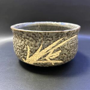 H24-4 茶道具 茶碗 【美濃焼　伊藤三平造　鼡志野茶碗】サイズ:直径13.5cm、高さ7cm 箱無し