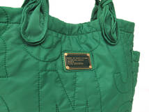 17630 美品 MARC BY MARC JACOBS マークバイマークジェイコブス ロゴプレート 英字 キルティング ナイロン トートバッグ 肩掛け カバン 緑_画像2