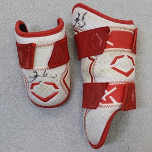 [ Hawk s] now .. futoshi player foot leg-guards 