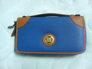 FILA　Wファスナー　持ち手付き　長財布　20ｘ11ｘ4　中古です。ブルーで綺麗ですが、中側が少し傷んでいます。