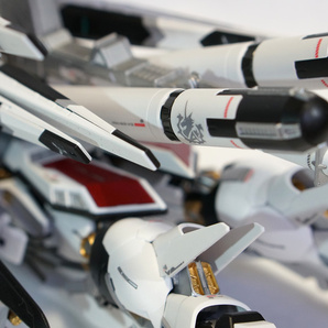 BANDAI 1/144 RG Hi-νガンダム 塗装完成品 一部改修 逆襲のシャア ベルトーチカ・チルドレン ニューガンダム バンダイの画像7