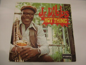 シングル盤　『JR. DIBBS / HOT THING』　MANU DIBANGO別名義72年作