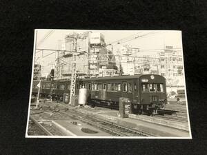 [ former times railroad photograph ]L713-29# Shinjuku station # times 9352M#mo is 72519+k is 79449#.53.2.13# National Railways 