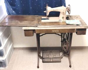  receipt welcome!/TOYOTA/ Toyota /R-S8-59 type / stepping sewing machine / sewing machine pcs attaching / iron legs / Showa Retro / antique / Vintage / secondhand goods / present condition goods / Junk 