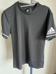 adidas 黒 半袖Tシャツ Tシャツ