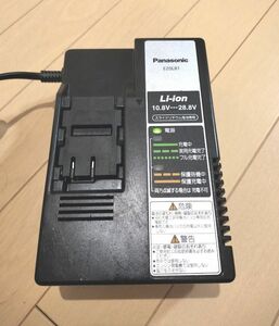 ★美品　 Panasonic　充電器　EZ0L81 リチウムイオン電池用　中古品