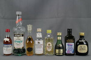 ウィスキー　小瓶　8点　まとめて　/　古酒　リキュール　アルコール　サントリー　ブラックニッカ　G＆G　ミニボトル　角瓶