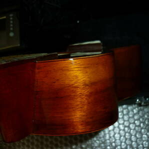 アラモアナ ウクレレ AlaMoana QUALITY UKULELE UK-2500 ハードケース鍵2本付 美品 YAMAHA TUNER-METRONOME TDM-70取説付 おまけ 100サイズの画像6