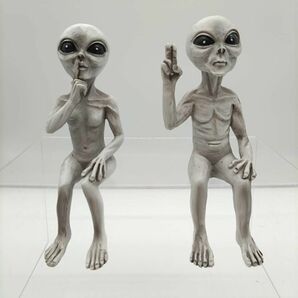 【宇宙人フィギュア♪】2体セット 宇宙人 置物 エイリアン フィギュア ガーデニング オブジェ カップル 庭 置き物 異星人 装飾 彫像 リアル