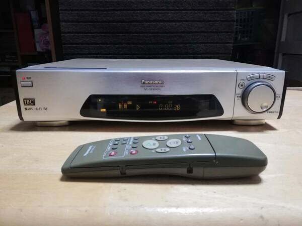 【送料無料】パナソニック　S-VHSビデオデッキ　NV-SB1000W　リモコン付