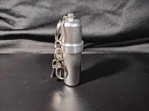 オイルライターオイルタンク　アウトドア携帯キャニスター　アルミ合金シルバー 約8〜9ml キーホルダーフリントホルダー　未使用　送料無料