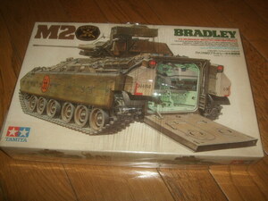  Tamiya :1/35:M2 Bradley боевая машина пехоты 
