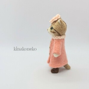 猫 フレッシュピンクのコート猫 羊毛フェルト ハンドメイド ミニチュア インテリア雑貨 kinakoの画像6
