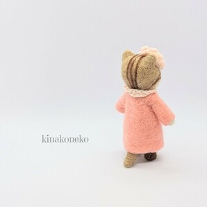 猫 フレッシュピンクのコート猫 羊毛フェルト ハンドメイド ミニチュア インテリア雑貨 kinakoの画像5