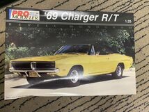 W012-CH3-621 Revell MONOGRAM レベル モノグラム PRO MODELER ’69 charger R/T ダッジ チャージャー 1/25 スケール プラモデル 車 プラモ_画像2