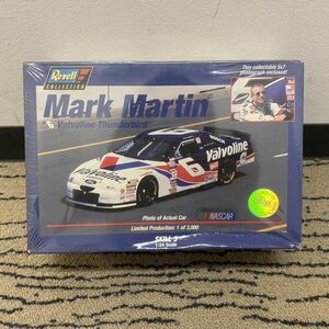 W016-CH3-560 【未開封】Revell レベル Mark Martin マーク・マーティン Valvoline Thunderbird 1/24スケール プラモデル