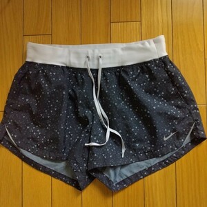 【美品】ナイキ　NIKE　レディースL　ショートパンツ　インナーなし