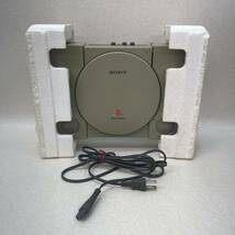 D5006★中古品★ジャンク品★ PlayStation　プレイステーション　SCPH-5500　ゲーム機 元箱　電源コード付き　同梱不可_画像3