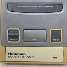 D5007★中古品★ジャンク品★ Nintendo 任天堂 スーパーファミコン本体 専用コントローラー 2個　説明書　元箱付き　同梱不可_画像3