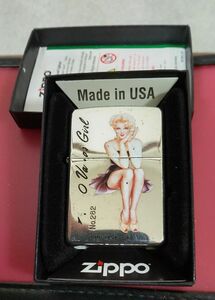 Zippo VARGA GIRL　ｼﾘｱﾙﾅﾝﾊﾞｰ付き　箱付き　2003年　セクシー女性 