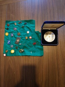 昭和レトロ　徽章/バッジ/記章　まとめ　現状品　憲法、沖縄奪還、朝日新聞社（小さな目）、代表者（第9回世界大会　広島1963）警察メダル
